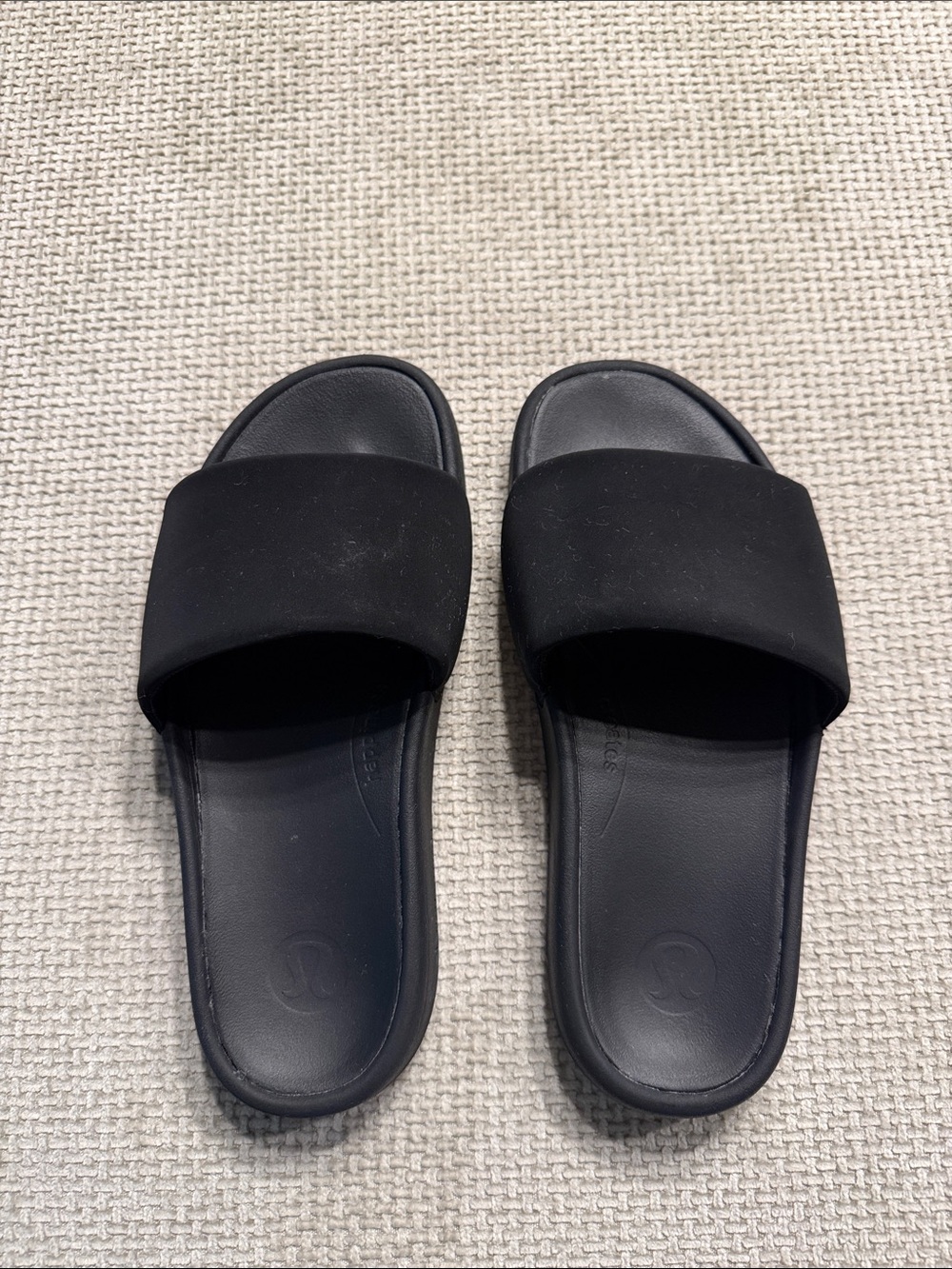 Lululemon women’s Restfeel slide black size 6